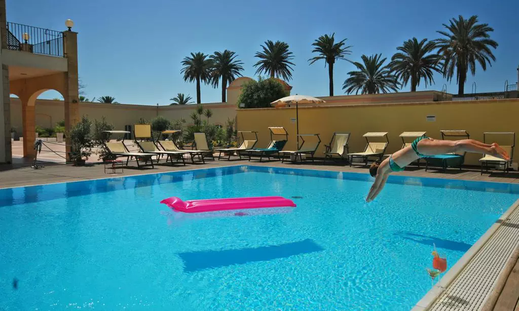 Sicilia 4*: camera con colazione o mezza pensione al Mahara Hotel