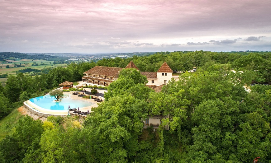 Image 4: Lauzerte : 1 à 3 nuits avec petit-déjeuner spa option massage relaxant