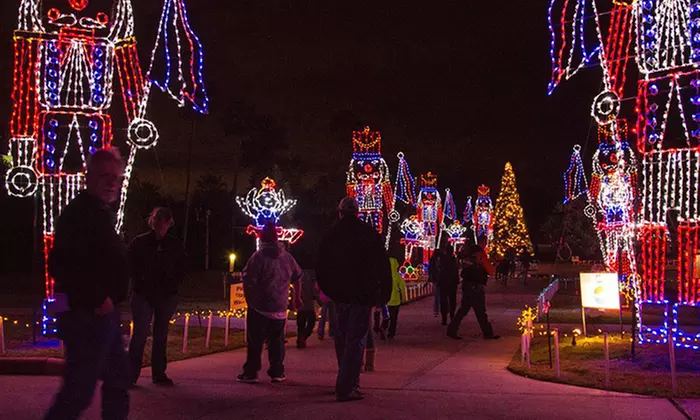 Dazzling Christmas Show & Holiday Lights I Dec 19 - Jan 3