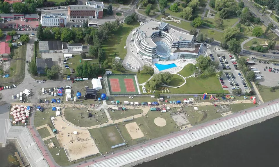 Niezapomniane przeżycie: lot z adrenaliną, szkolenie pilota i więcej