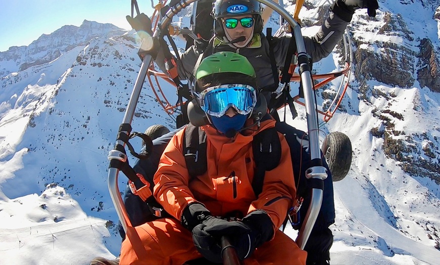 Image 2: Vuelo en parapente por el pirineo aragonés con Cierzo Flight Co