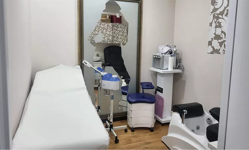 Image 8: Sesión de peluquería con masaje, corte y tratamientos extra a elegir