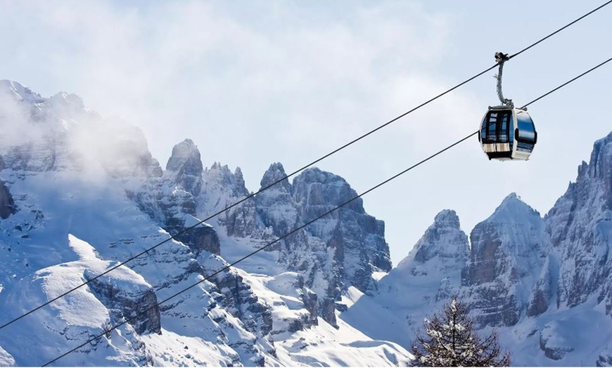 Image 2: Trentino: camera doppia o matrimoniale in mezza pensione e Spa