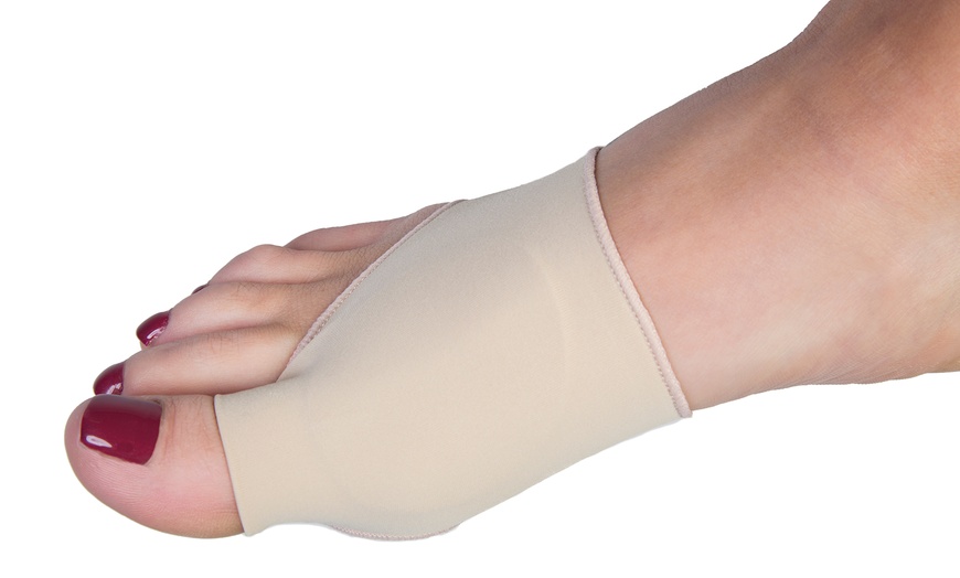 Image 2: Gel-Lined Bunion Sleeve