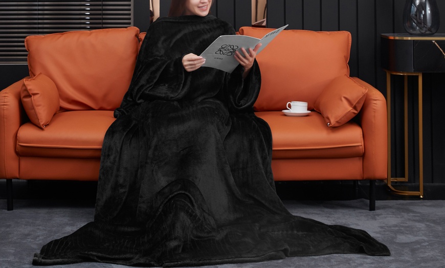 Image 2: Unisex Oversized Snuggle TV Blanket with Foot Pouch