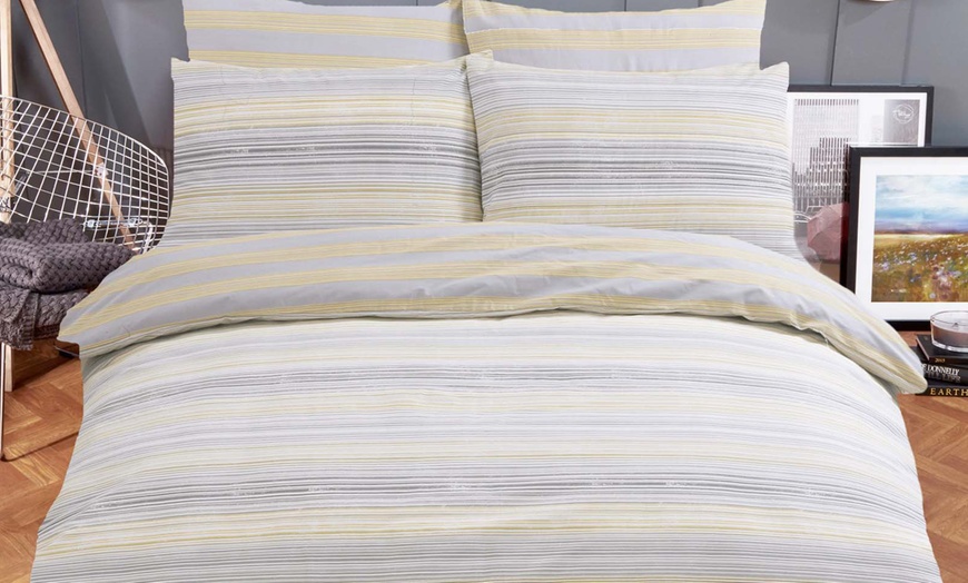 Image 3: Stripes Reversible Duvet Set