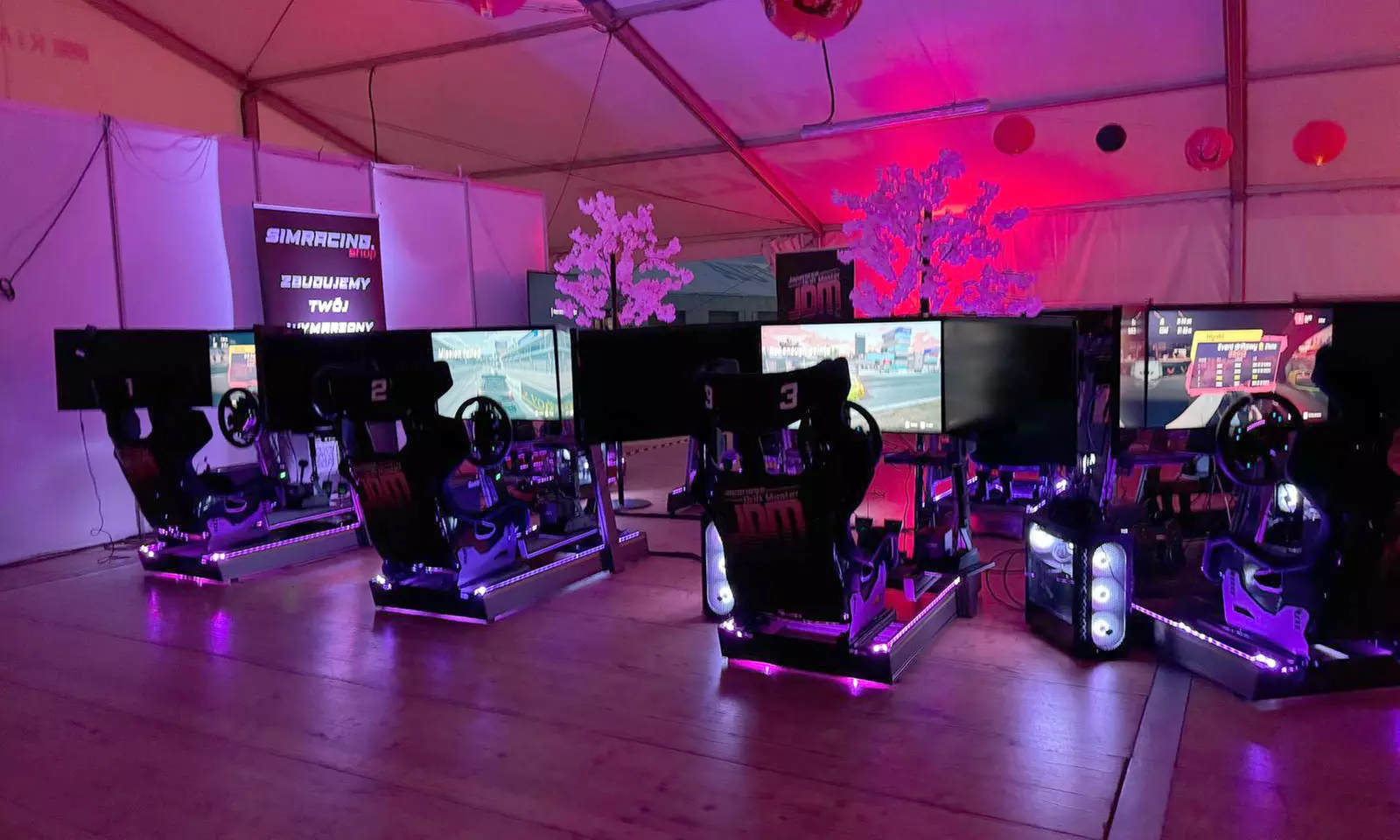 Do 33% zniżki na  w Simracing School