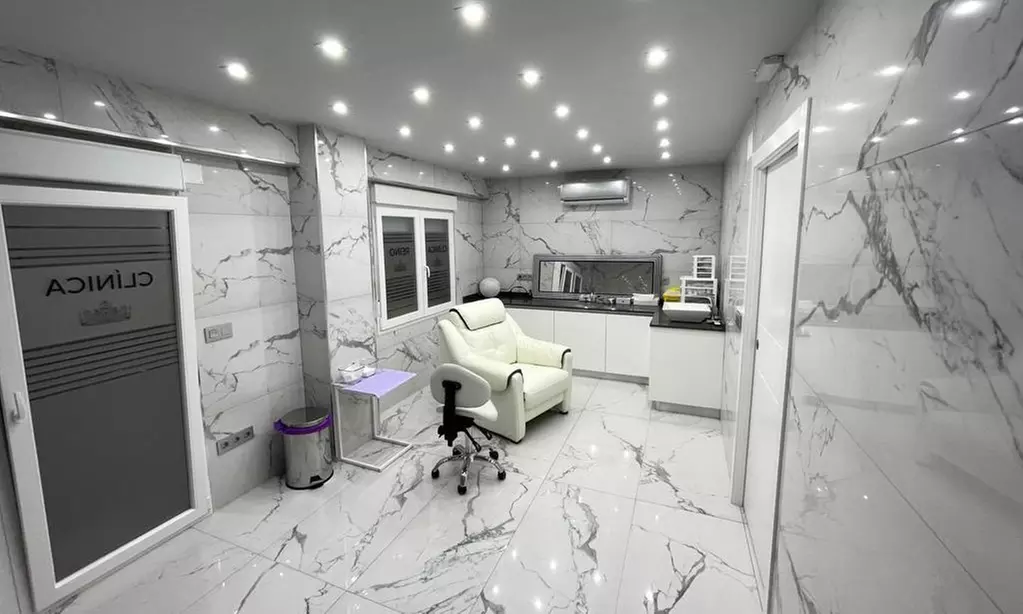 Tratamiento reafirmante facial con hilos tensores en Clínica Reino