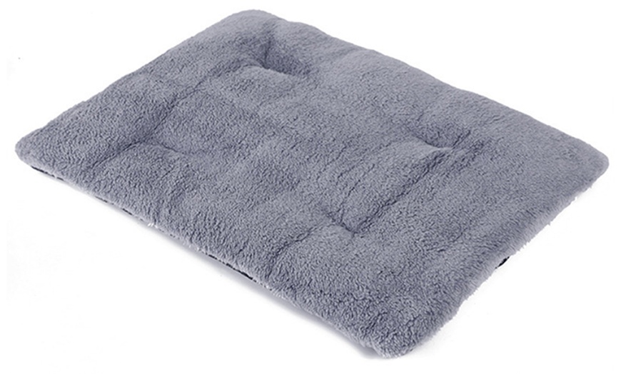 Image 3: Self-Warming Pet Blanket Bed Pad