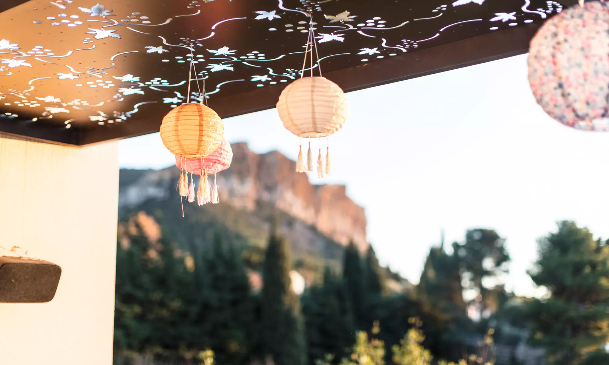 Lot de 3, 6 ou 9 lampions solaires colorés à LED blanc chaud 20 cm - Second Medium