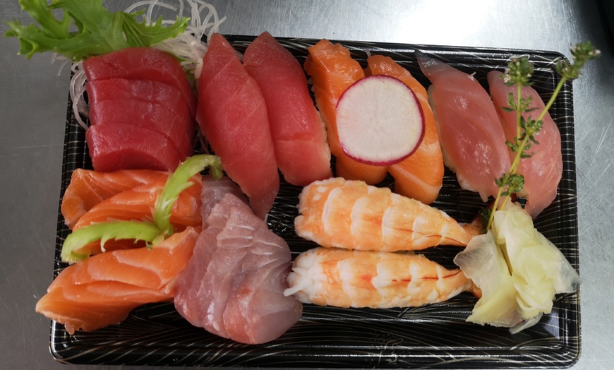 Image 4: Nigiri and Sashimi Platter