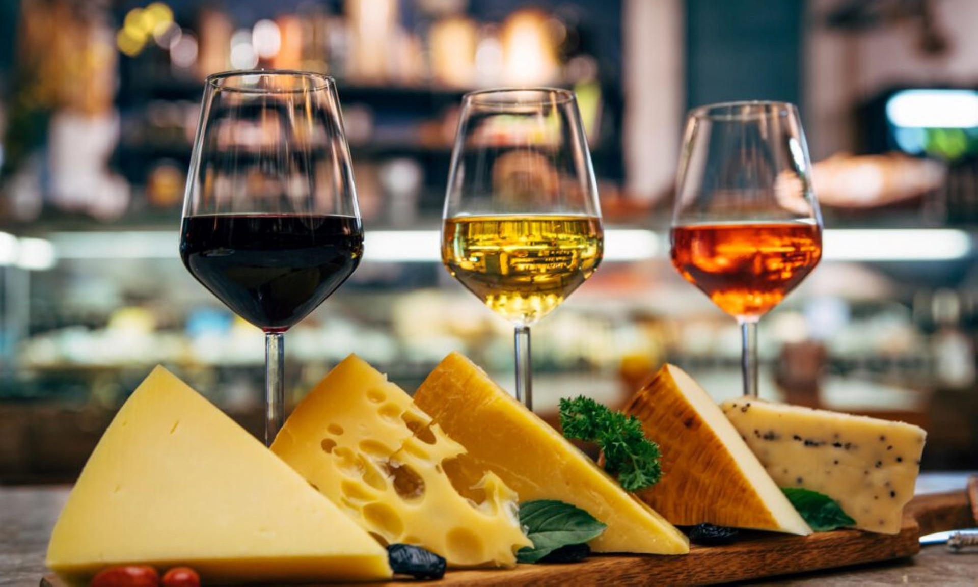 Wein- und Käse-Tasting inkl. einer Flasche Wein für 1 - 2 Personen