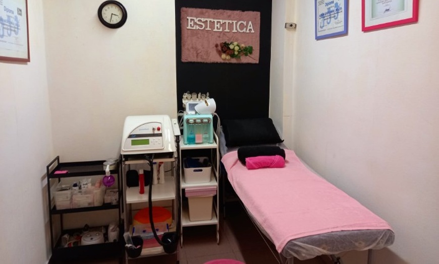 Image 3: Tratamiento de cejas y pestañas en Estetica Daza