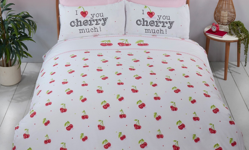 Image 4: Clearance Duvet Set