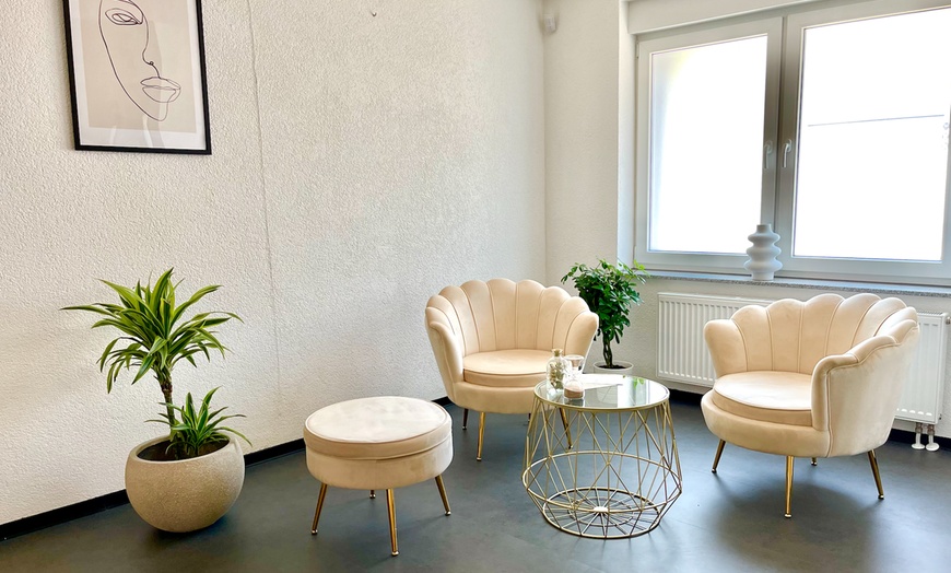 Image 7: Verwöhnmomente: Microneedling oder Aqua-Facial inkl. Skincare-Box