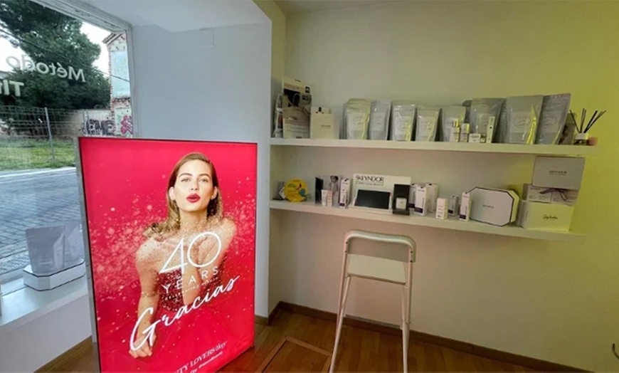 Image 4: 1 o 2 sesiones de exosomas con dermapen en 2 fases en rostro completo