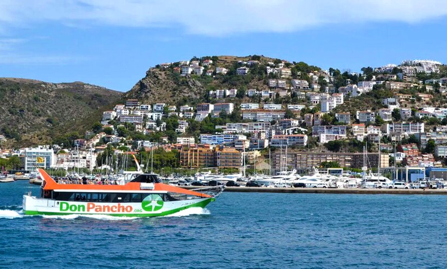 Image 1: Tour en barco por Cadaqués con snorkel para 1 niño o 1 o 2 adultos 