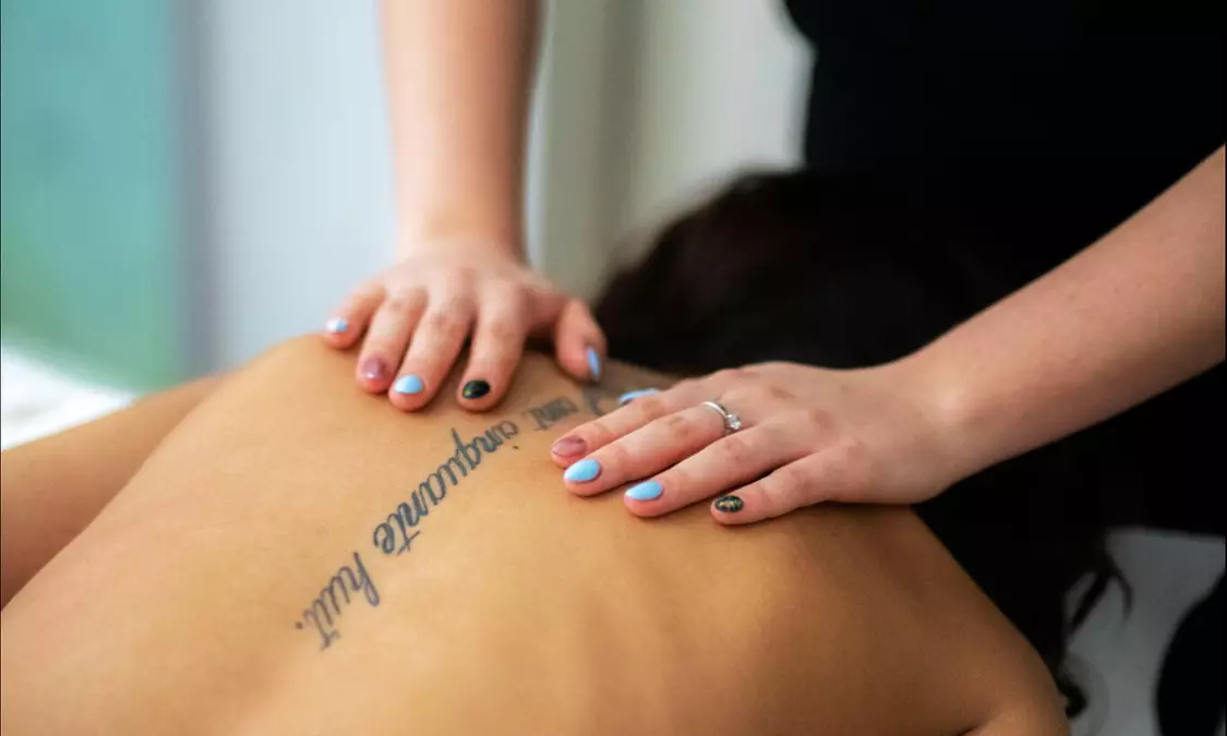 Modelage signature "excellente" d'1h, pour 1 ou 2 personnes, à Corps et Sens (36% de réduction) - Second Medium