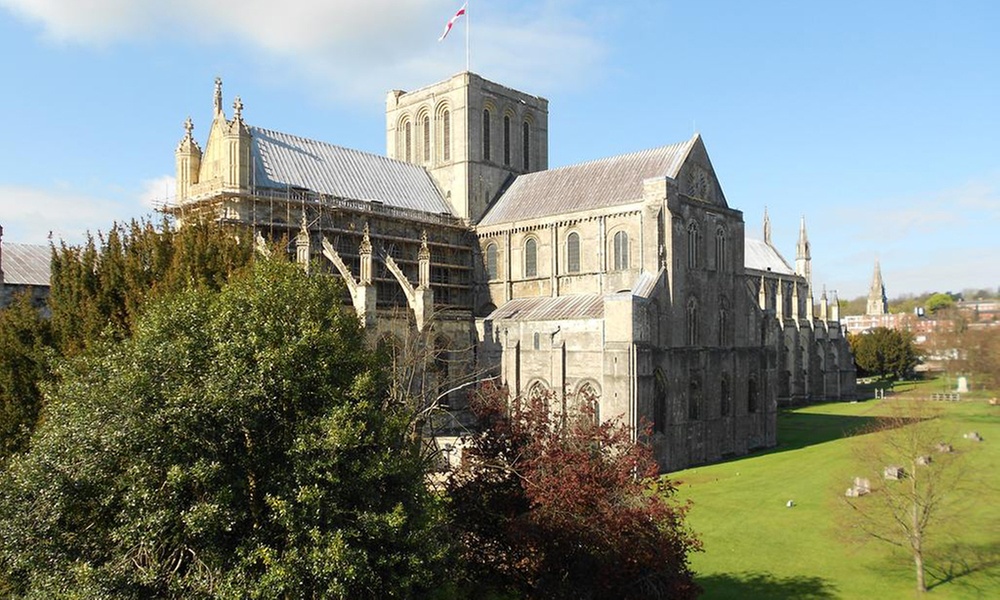 Winchester: 4* Classic Double Room with Breakfast and Late Check-out