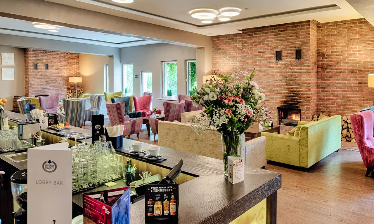 Raszyn k. Warszawy: pokój 2-os. z wyżywieniem, basenem i więcej