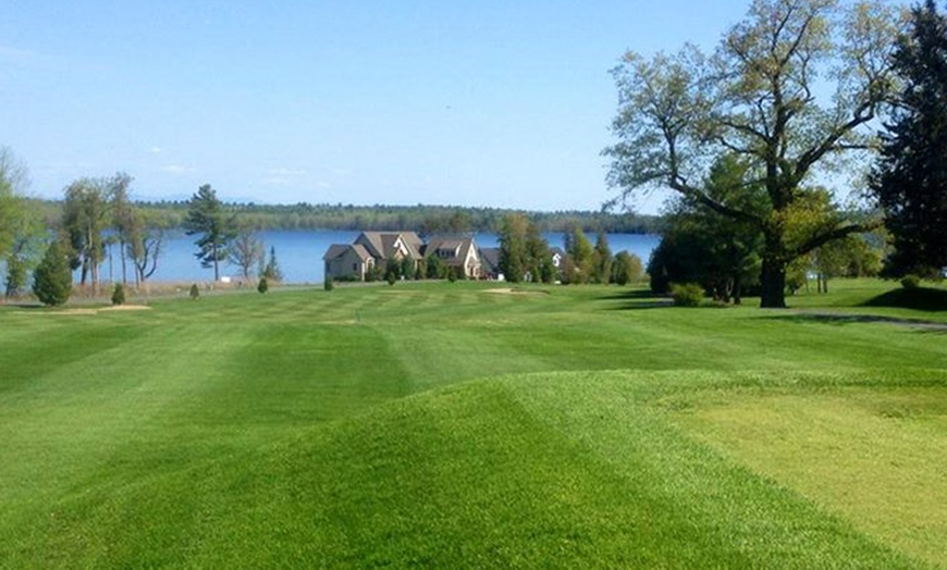 Image 3: Bluff Point Golf for Two