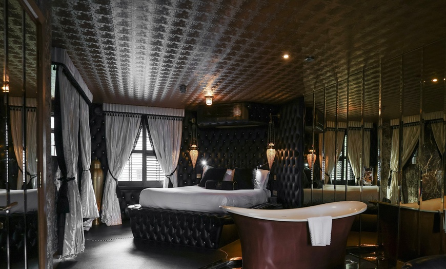 Image 12: 5* Decadent Hotel Break for Two with English or Thai Dining experience