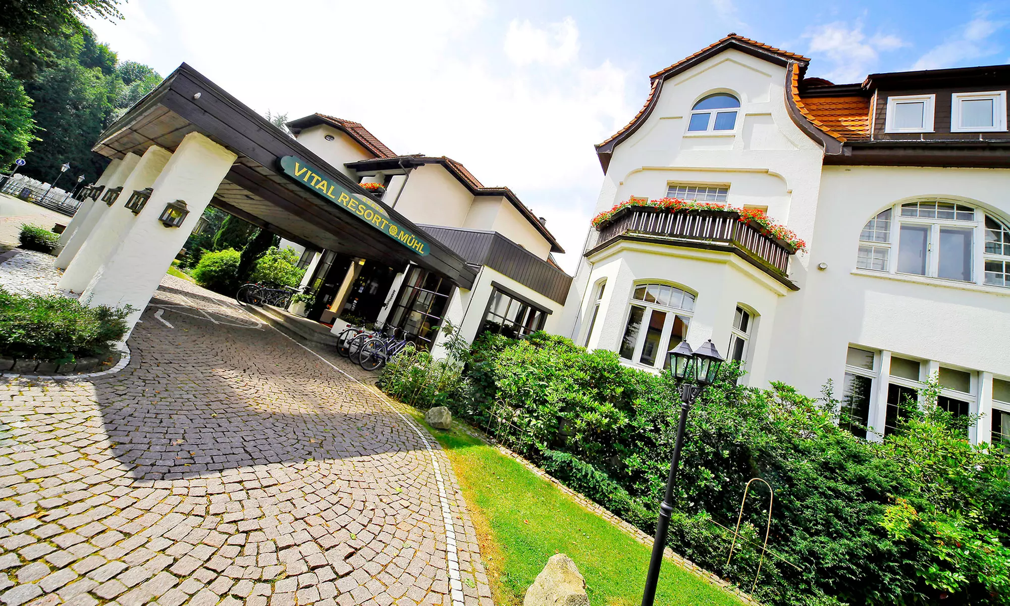 Harz: 3-5 Tage für Zwei mit Massage, 1x Candle-Light-Menü & Wellnessoase im Luxus Hotel Mühl Vital Resort ab 169 € p.P. - Primary Image