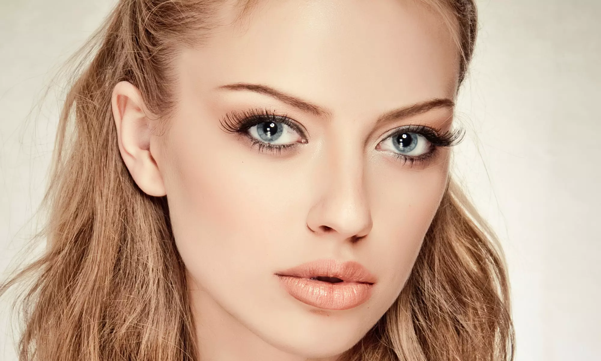Studio Luxe's Offers a Full Set Of Xtreme Classic Eyelash Extensions and Eye Collagen Treatment (Up to 50% Off) - Primary Image