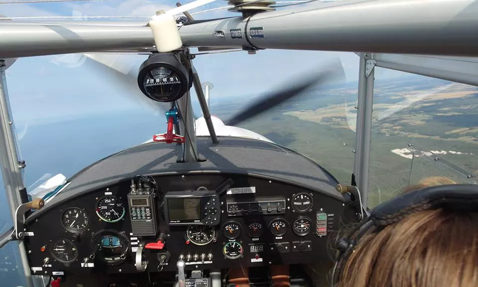 Niezapomniane przeżycie: lot z adrenaliną, szkolenie pilota i więcej