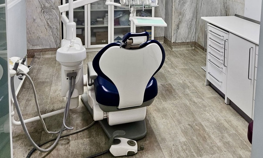 Image 2: Limpieza dental completa con ultrasonidos, pulido y curetaje opcional