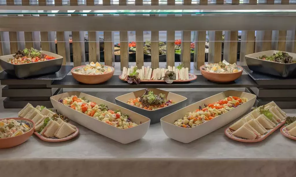 Circuito de spa para 2 personas con masaje, comida o daypass a elegir