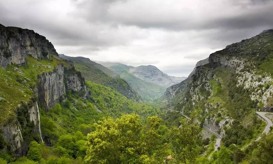 Image 10: Cantabria con visita a bodega