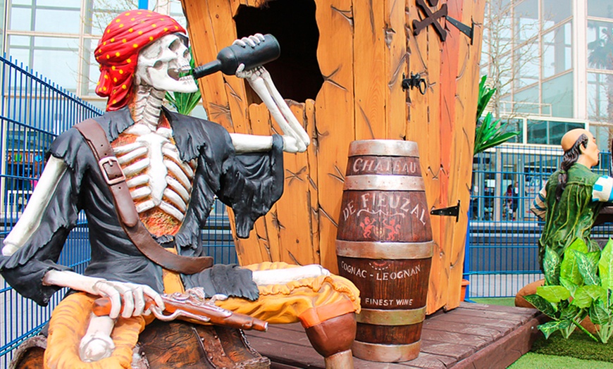 Image 3: Pirate Adventure Golf