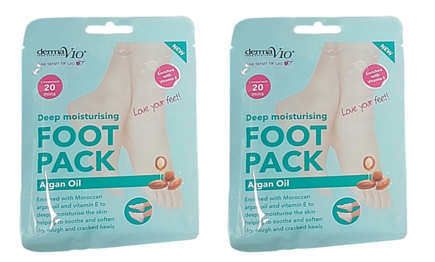 Image 9: Up to Six Derma V10 Moisturising Foot Packs