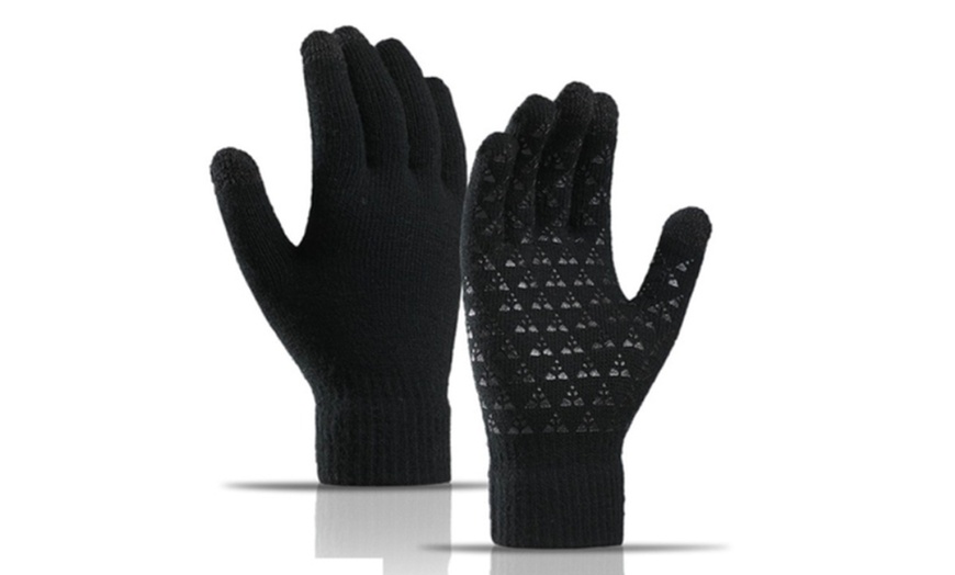 Image 2: Warm Knit Touchscreen Gloves