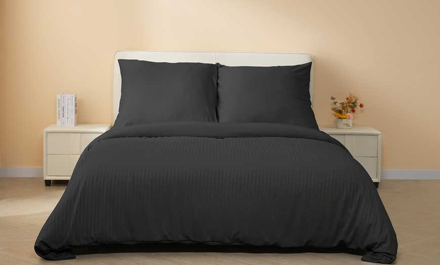 Image 16: Three Pieces Stripe Duvet Cover Set With Two Pillowcases