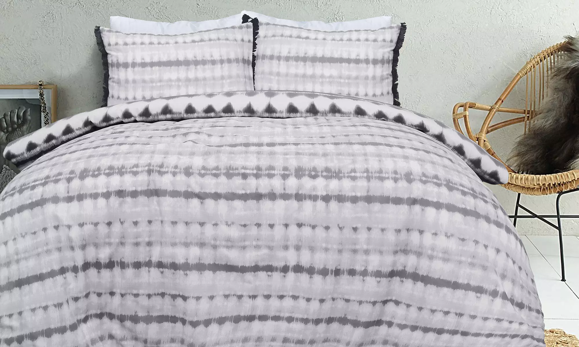 Tie Dye-Design Reversible Bedding Set