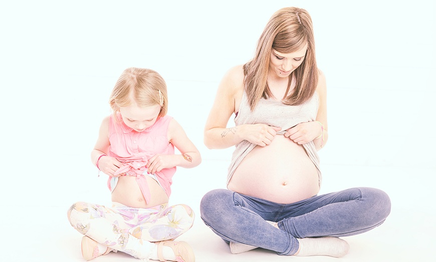 Image 2: Family Photoshoot With Print