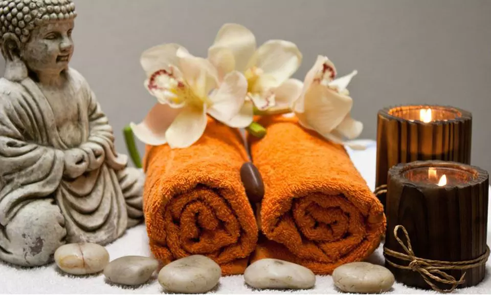 Gönn deinem Körper eine Pause: 75-minütige Breuss-Massage zur Wirbelsäulenentspannung für 1 Person (35% sparen) - Second Medium