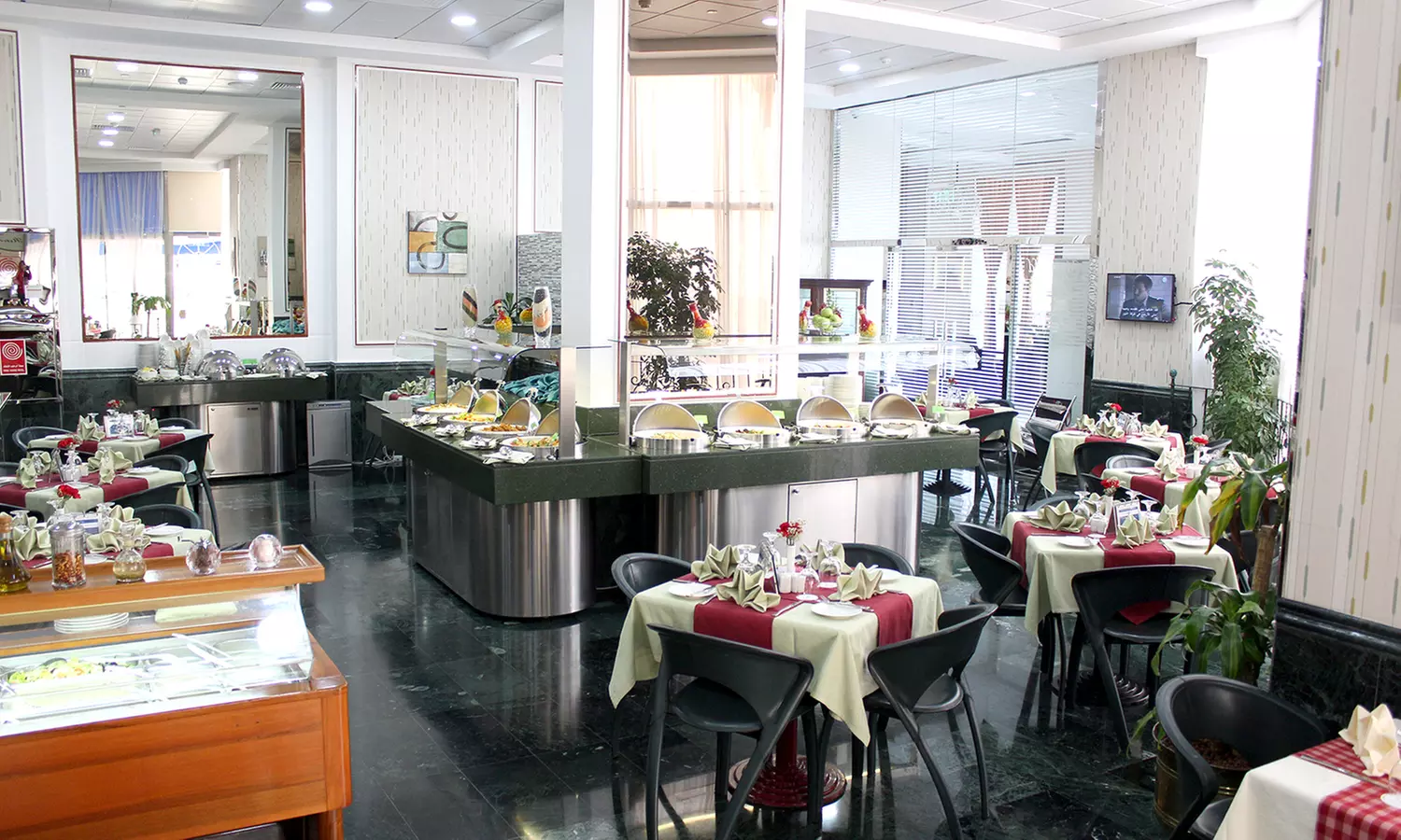 Food and Drink at Marigold at Al Diar Dana Hotel