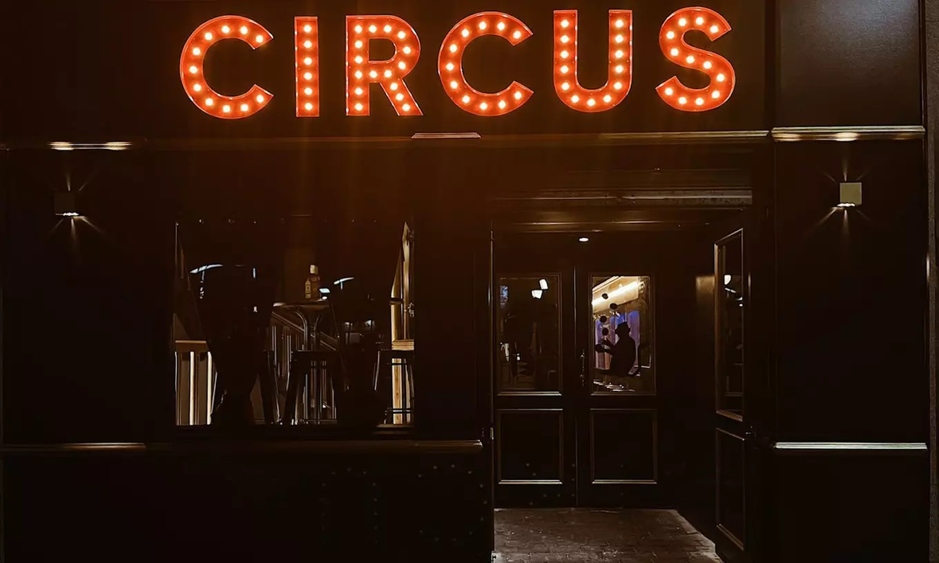 Entrada con 4 cócteles y show de baile en Circus Alcalá