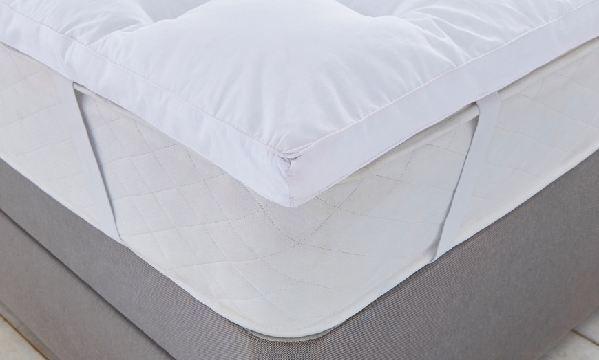 Image 2: Silentnight Mattress Topper