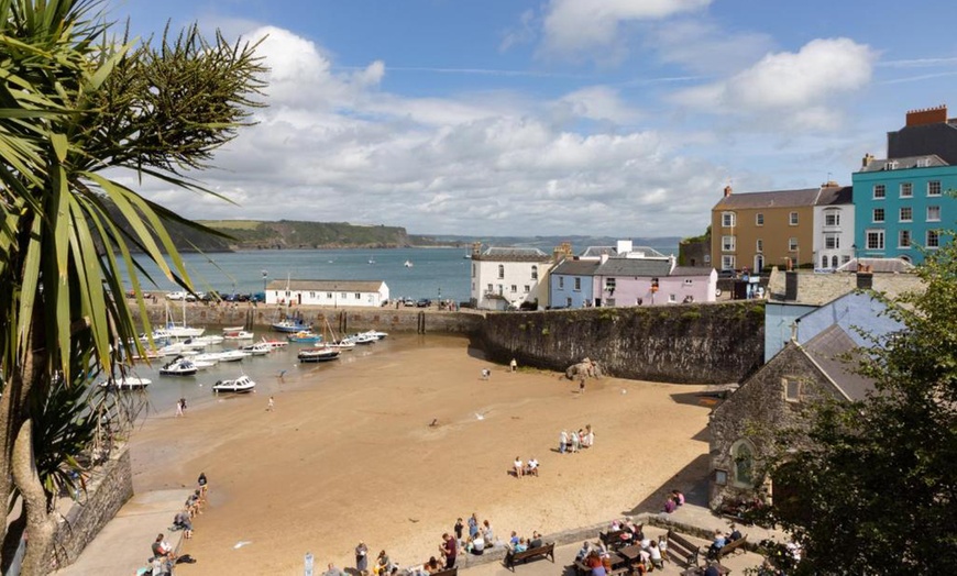 Image 3: Tenby: Double Room with Breakfast