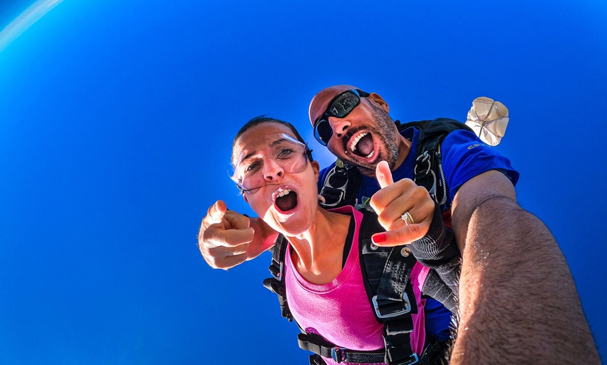 Image 4: Salto en paracaídas y caída libre desde 3000 m con iJump Gran Canaria