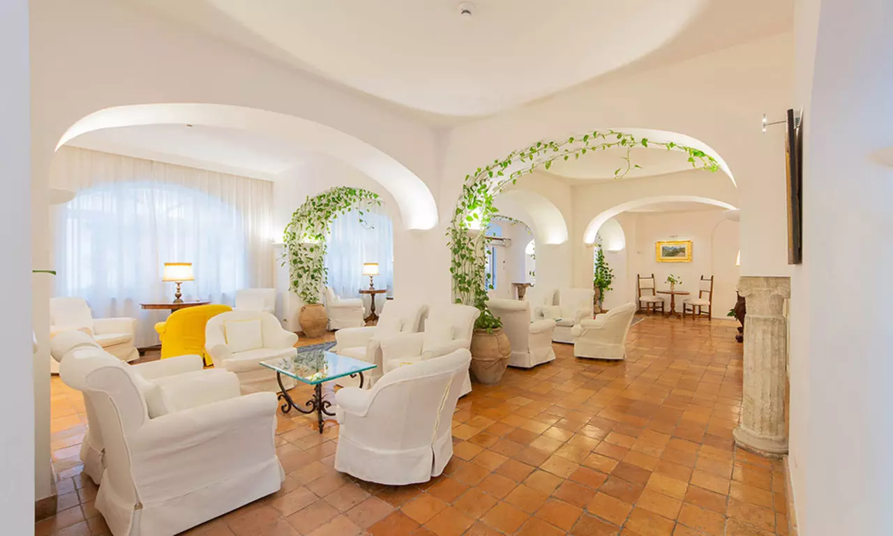 Costiera Amalfitana 4*: camera Classic con trattamento a scelta e Spa