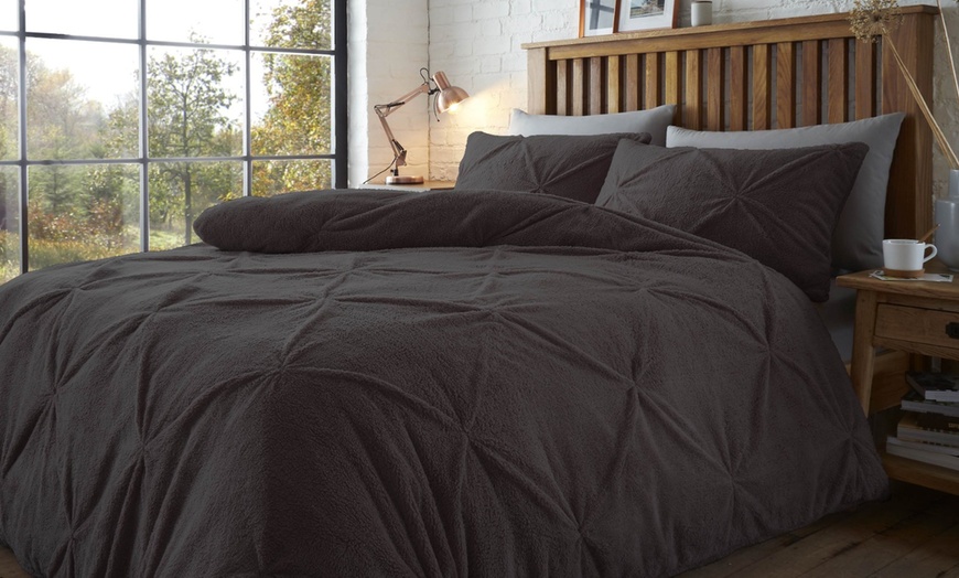 Image 10: Pintuck Teddy Fleece Duvet Set