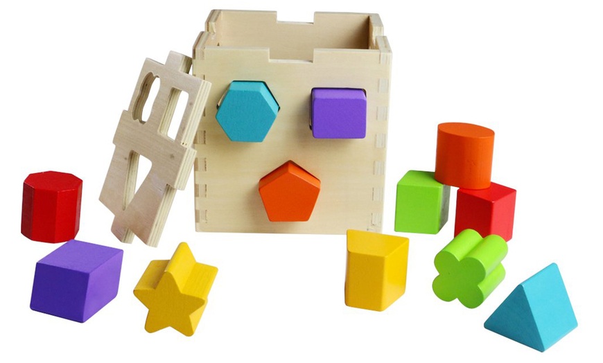 Image 3: Wooden Shape-Sorting Toy Box