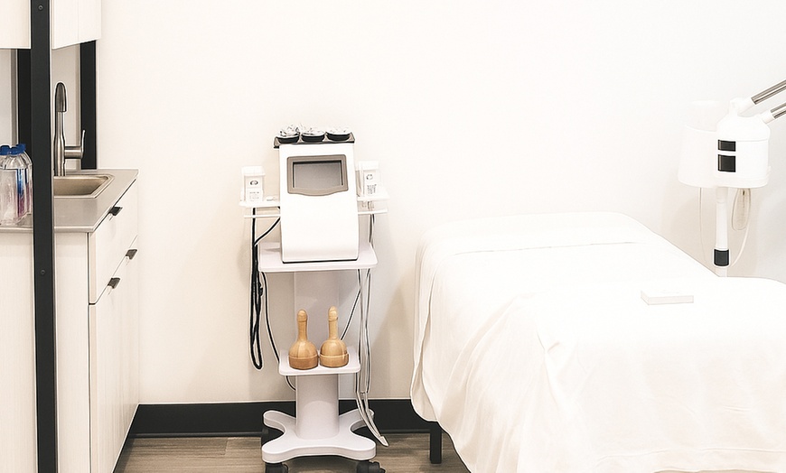 Image 2: Get 1,3, or 5: 40 Min Non Surgical Body Contouring (Butt Lift) Session