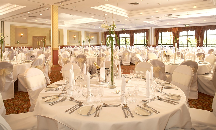 Image 3: 4* Hilton Wedding Package