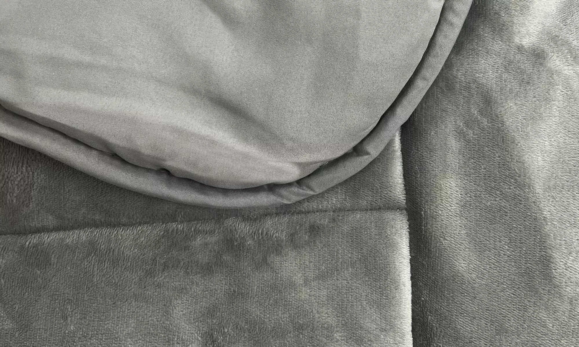 Couette en microfibre et flanelle